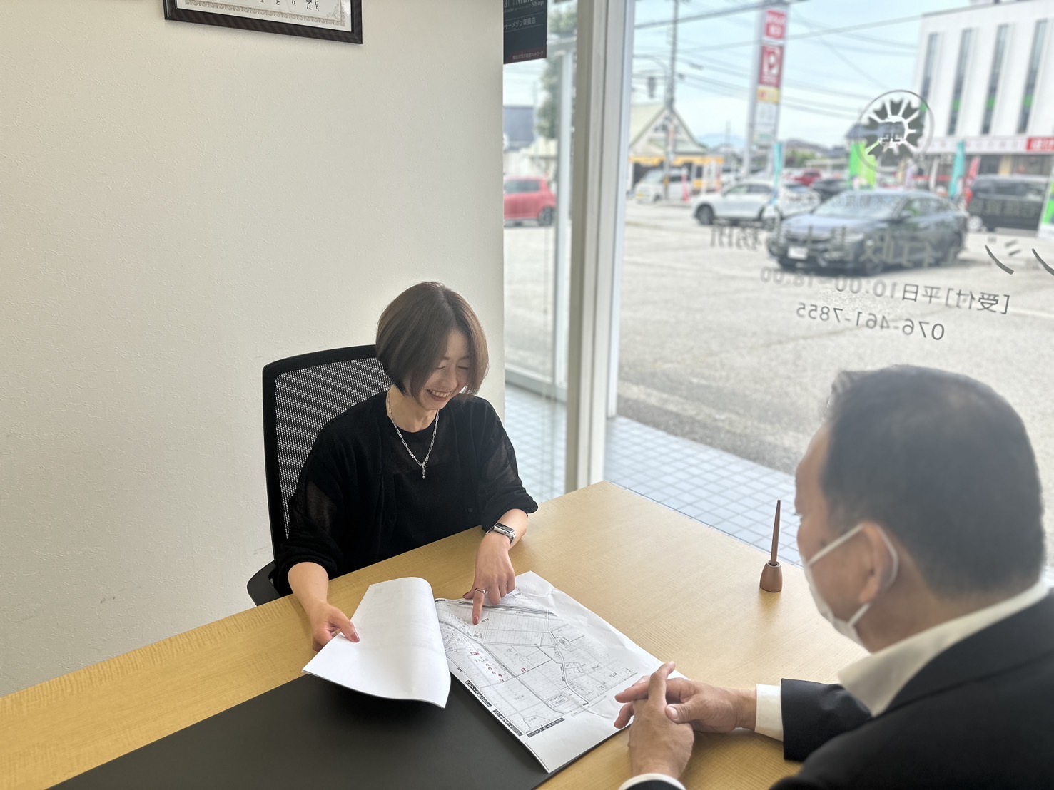 アンジュ行政書士事務所での相談の様子